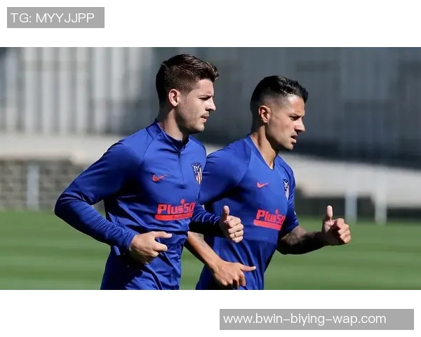 冬季足球训练穿搭全解析 如何在寒冷中保持球场竞技状态